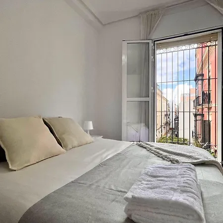 Enorme Y Luminoso 13 Personas Con Balcones En El Corazon De Apartment Seville