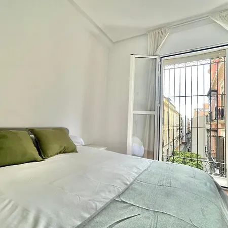 Enorme Y Luminoso 13 Personas Con Balcones En El Corazon De Apartment Seville